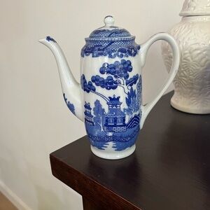 Blue Willow teapot